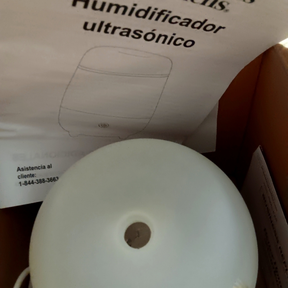 Personal ultrasonic humidifier/aroma diffuser w/ 7 nightlight colors